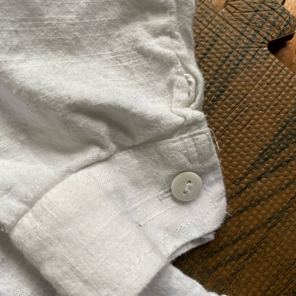 🌸3/$10🌸 white linen shirt with buttons - Picture 3 of 3